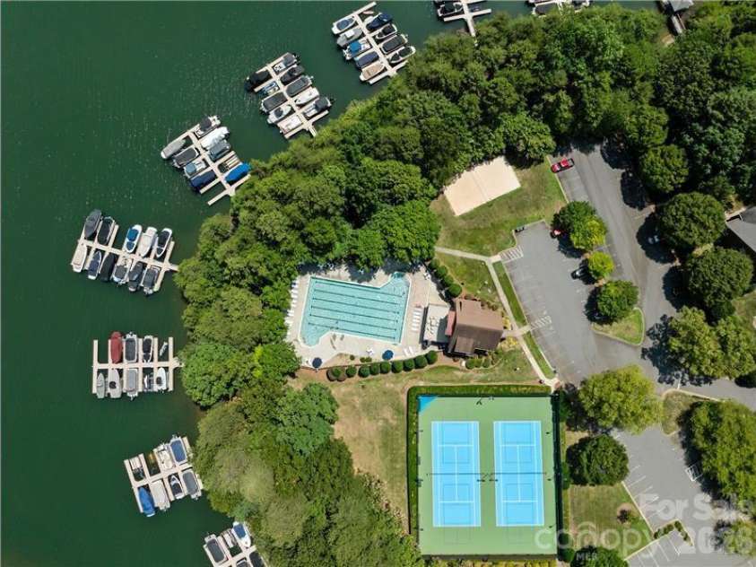 4526 Island Waters Drive, Denver, NC 28037.  MLS# CAR4341162, YatesRealty ID 3997. Community Amenities