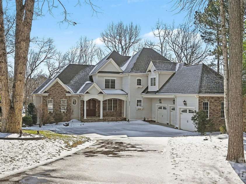 4526 Island Waters Drive, Denver, NC 28037.  MLS# CAR4341162, YatesRealty ID 3997. Front Exterior