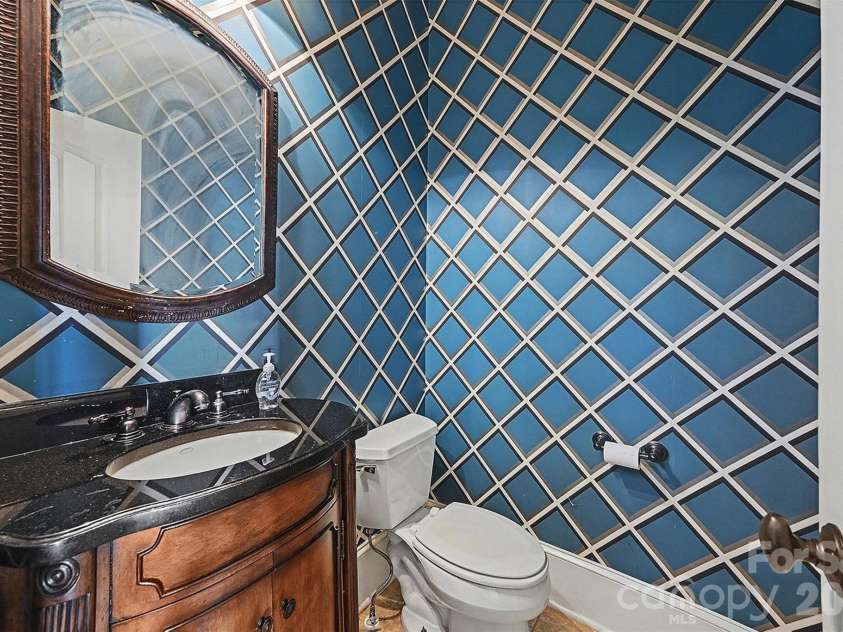 4526 Island Waters Drive, Denver, NC 28037.  MLS# CAR4341162, YatesRealty ID 3997. Main level half bath