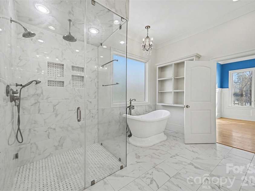 4526 Island Waters Drive, Denver, NC 28037.  MLS# CAR4341162, YatesRealty ID 3997. Primary Bathroom