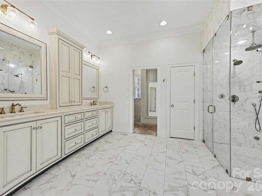 4526 Island Waters Drive, Denver, NC 28037.  MLS# CAR4341162, YatesRealty ID 3997. Primary Bathroom