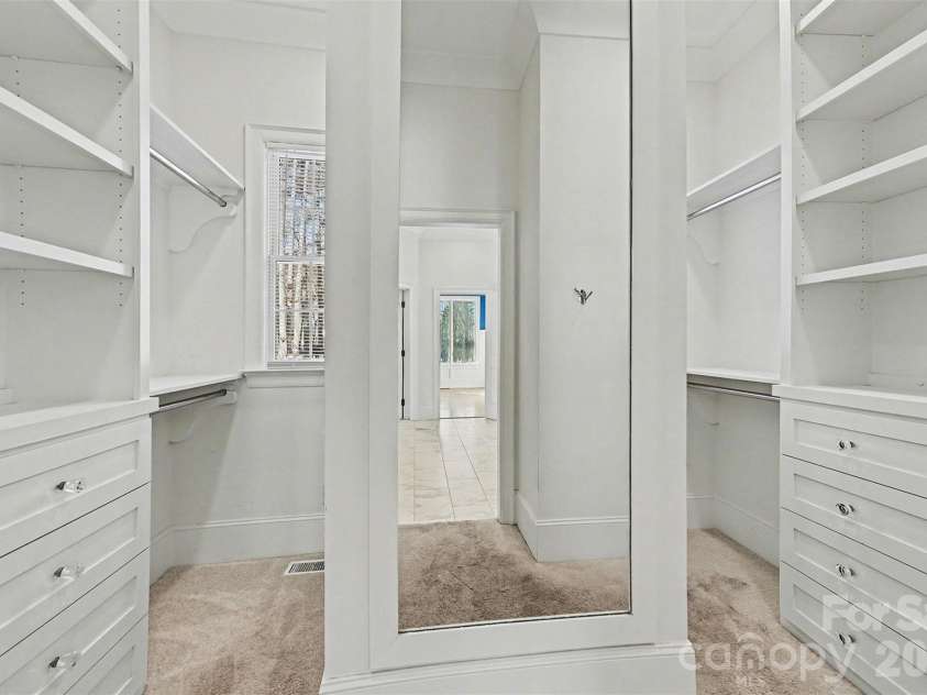 4526 Island Waters Drive, Denver, NC 28037.  MLS# CAR4341162, YatesRealty ID 3997. Primary Walk-in closet