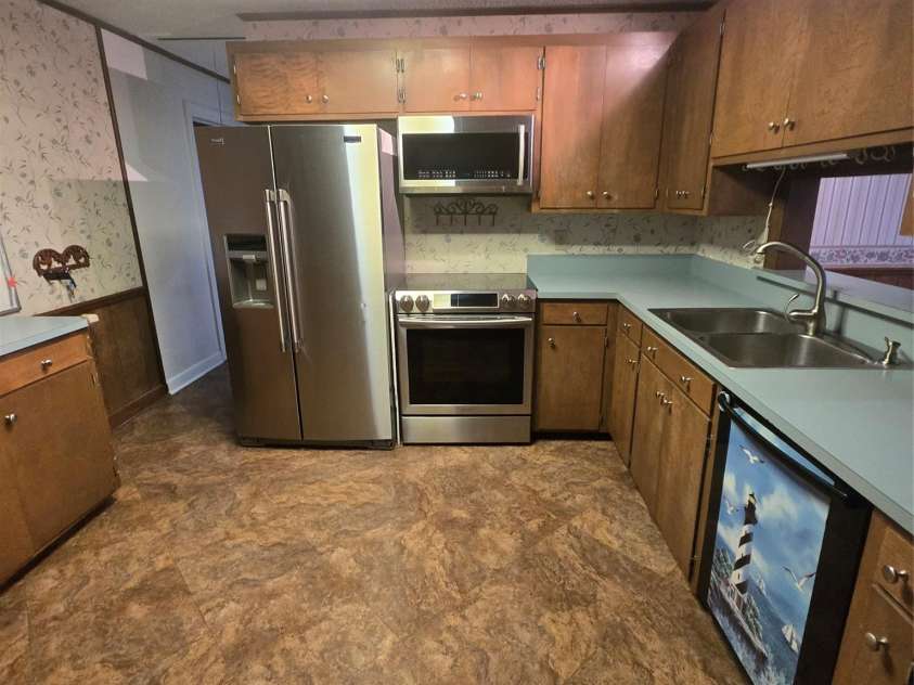 2734 Orchard Street, Newton, NC 28658.  MLS# CAR4407712, YatesRealty ID 39970. 