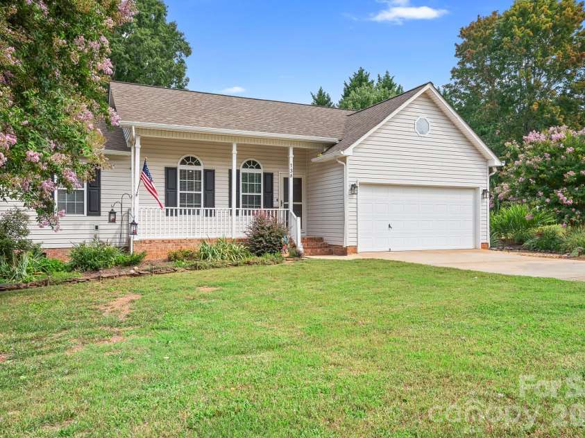 138 Valley Glen Drive, Troutman, NC 28166.  MLS# CAR4406093, YatesRealty ID 39973. 