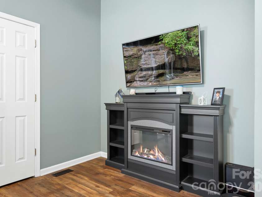 138 Valley Glen Drive, Troutman, NC 28166.  MLS# CAR4406093, YatesRealty ID 39973. 