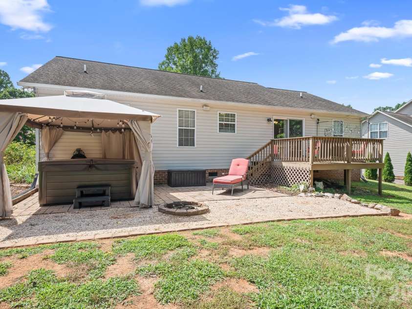 138 Valley Glen Drive, Troutman, NC 28166.  MLS# CAR4406093, YatesRealty ID 39973. 