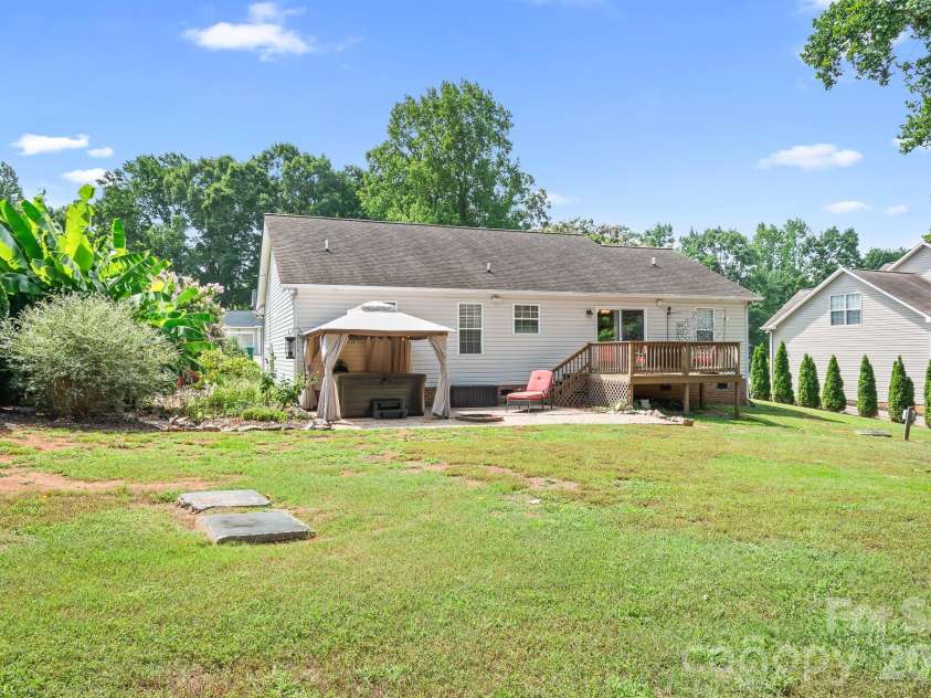 138 Valley Glen Drive, Troutman, NC 28166.  MLS# CAR4406093, YatesRealty ID 39973. 