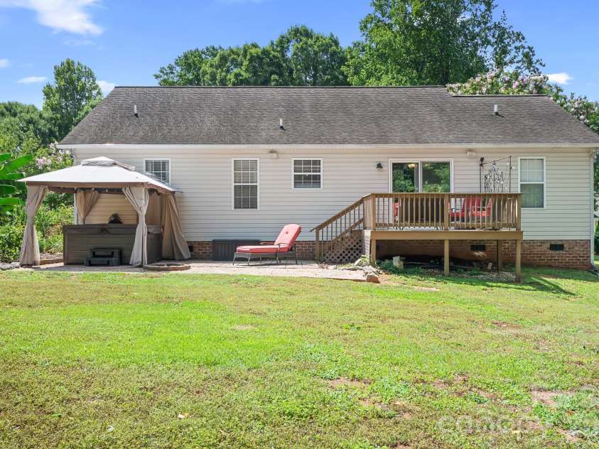 138 Valley Glen Drive, Troutman, NC 28166.  MLS# CAR4406093, YatesRealty ID 39973. 