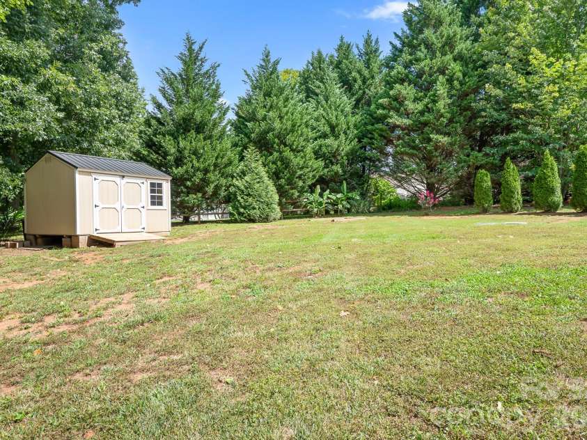 138 Valley Glen Drive, Troutman, NC 28166.  MLS# CAR4406093, YatesRealty ID 39973. 