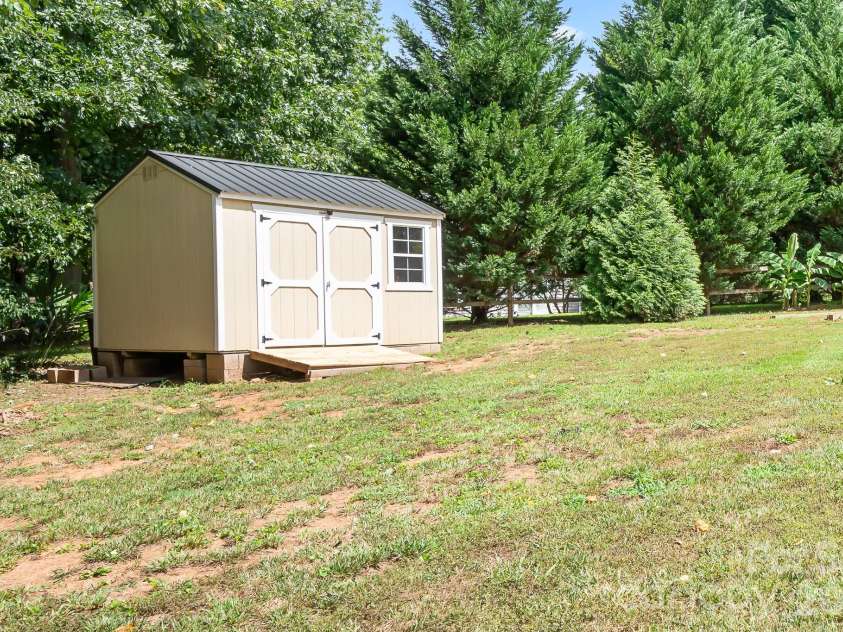138 Valley Glen Drive, Troutman, NC 28166.  MLS# CAR4406093, YatesRealty ID 39973. 