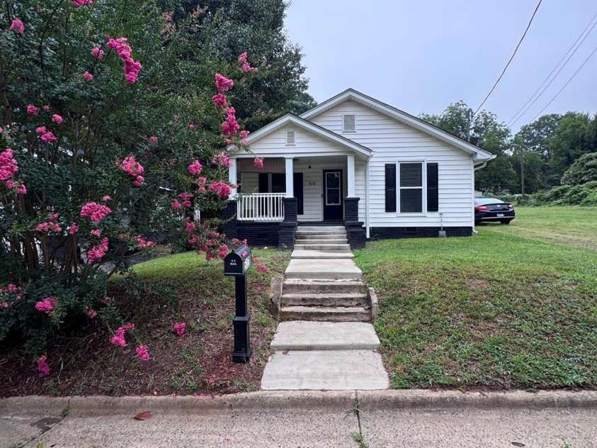 512 Gray Street, Gastonia, NC 28052.  MLS# CAR4407836, YatesRealty ID 39974. 