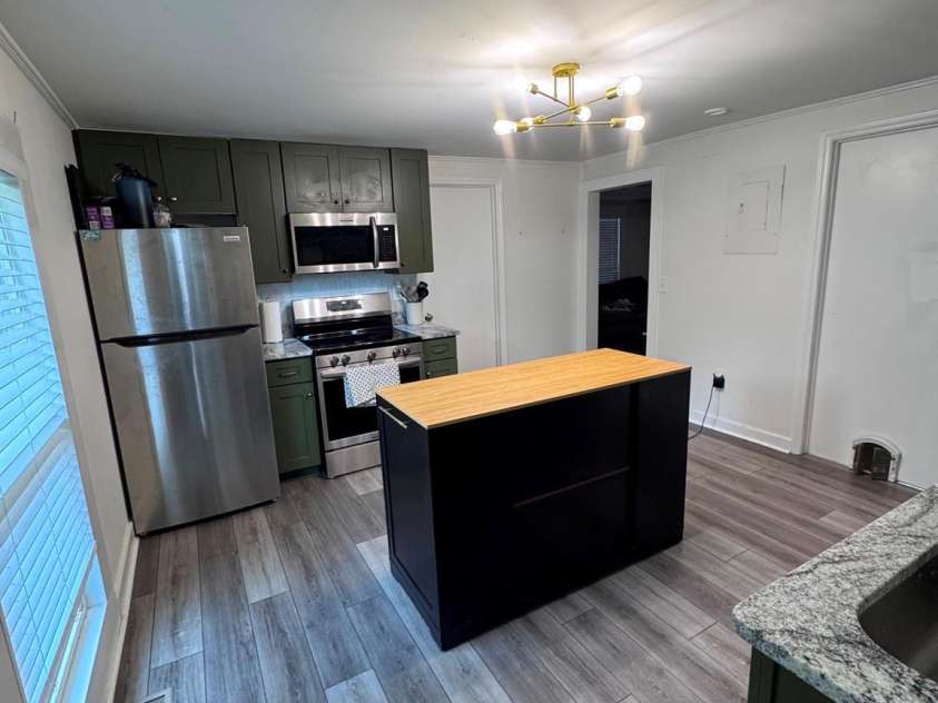 512 Gray Street, Gastonia, NC 28052.  MLS# CAR4407836, YatesRealty ID 39974. 