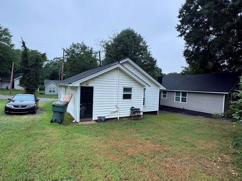 512 Gray Street, Gastonia, NC 28052.  MLS# CAR4407836, YatesRealty ID 39974. 
