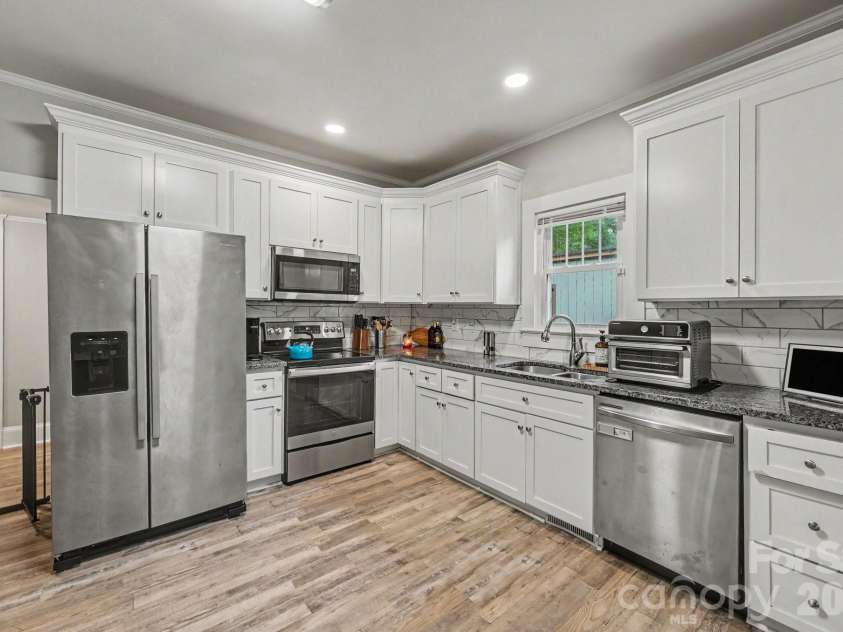 1000 Craven Avenue, Kannapolis, NC 28083.  MLS# CAR4407835, YatesRealty ID 39975. 