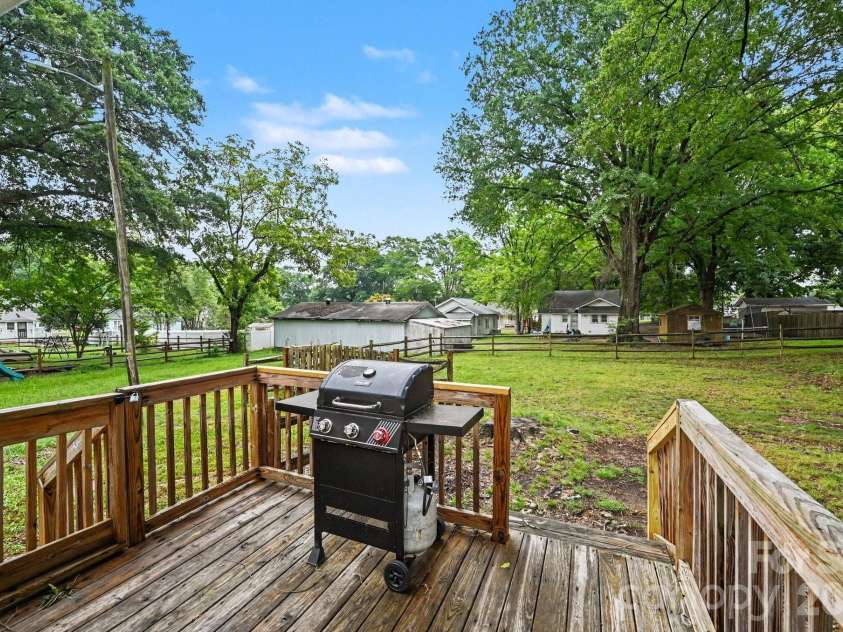 1000 Craven Avenue, Kannapolis, NC 28083.  MLS# CAR4407835, YatesRealty ID 39975. 