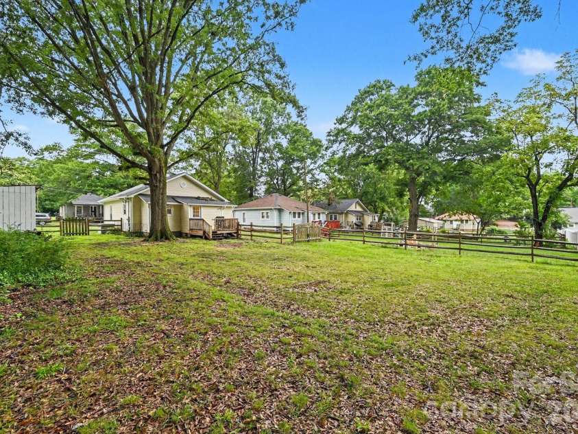 1000 Craven Avenue, Kannapolis, NC 28083.  MLS# CAR4407835, YatesRealty ID 39975. 