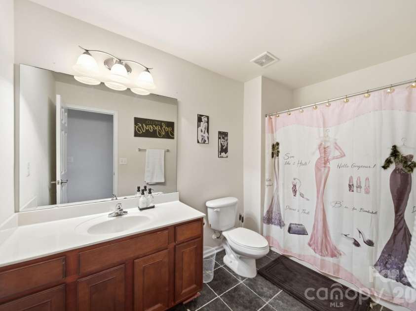 10906 Trout Creek Place, Davidson, NC 28036.  MLS# CAR4407543, YatesRealty ID 39976. 3rd Floor Bathroom