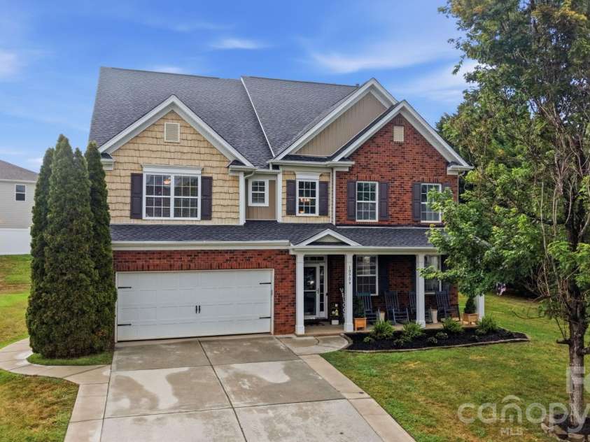 10906 Trout Creek Place, Davidson, NC 28036.  MLS# CAR4407543, YatesRealty ID 39976. Front