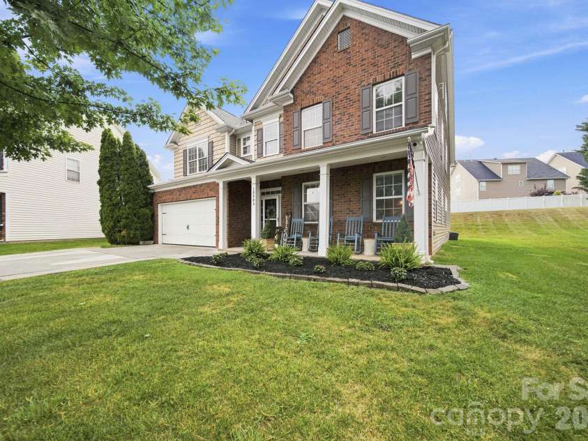 10906 Trout Creek Place, Davidson, NC 28036.  MLS# CAR4407543, YatesRealty ID 39976. Front right