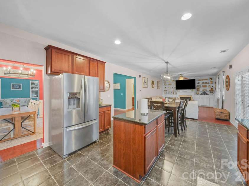10906 Trout Creek Place, Davidson, NC 28036.  MLS# CAR4407543, YatesRealty ID 39976. Kitchen