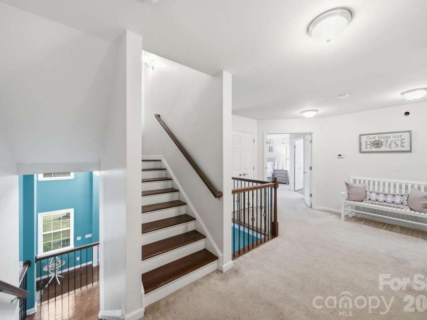 10906 Trout Creek Place, Davidson, NC 28036.  MLS# CAR4407543, YatesRealty ID 39976. Level 2 Landing