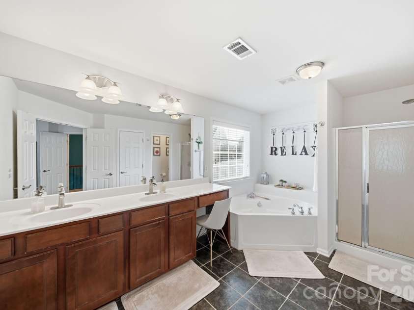 10906 Trout Creek Place, Davidson, NC 28036.  MLS# CAR4407543, YatesRealty ID 39976. Main Bathroom