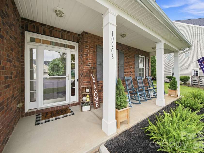 10906 Trout Creek Place, Davidson, NC 28036.  MLS# CAR4407543, YatesRealty ID 39976. Porch