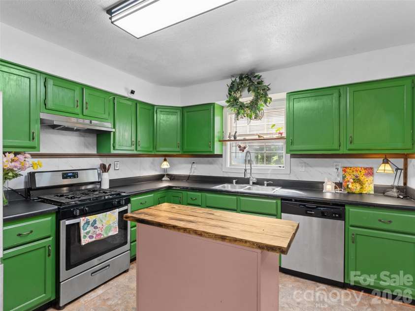 105 Big Bear Drive, Pisgah Forest, NC 28768.  MLS# CAR4403746, YatesRealty ID 39978. Kitchen