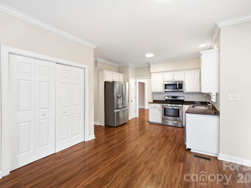 5305 Ravenglass Court, Waxhaw, NC 28173.  MLS# CAR4407860, YatesRealty ID 39979. 