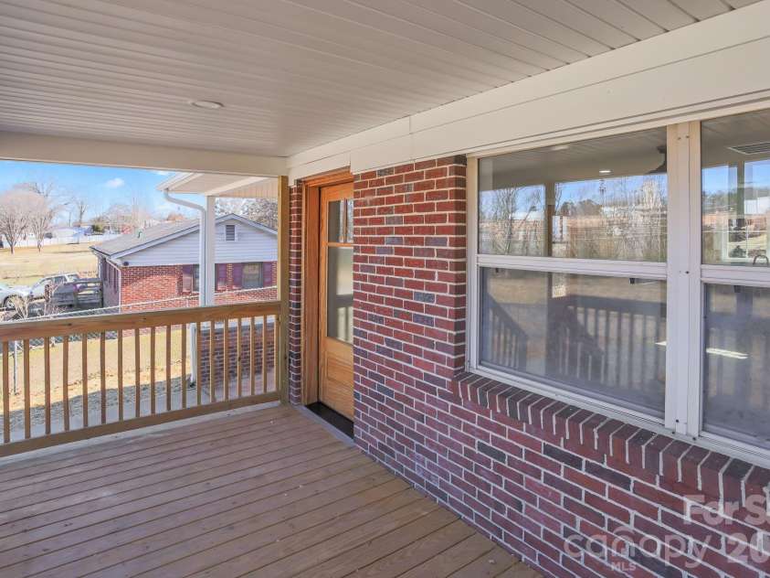 2991 1st Avenue Place, Hickory, NC 28601.  MLS# CAR4357184, YatesRealty ID 3998. 