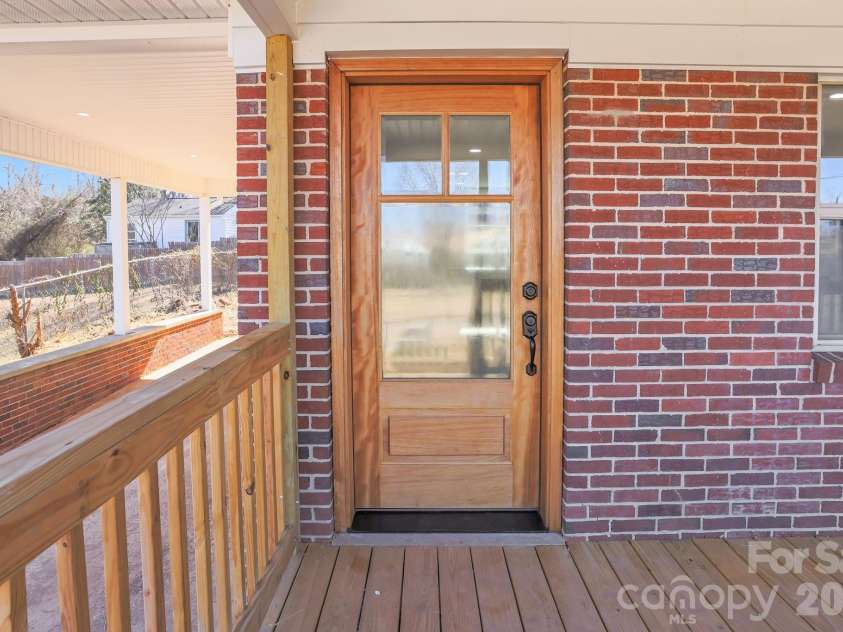 2991 1st Avenue Place, Hickory, NC 28601.  MLS# CAR4357184, YatesRealty ID 3998. 