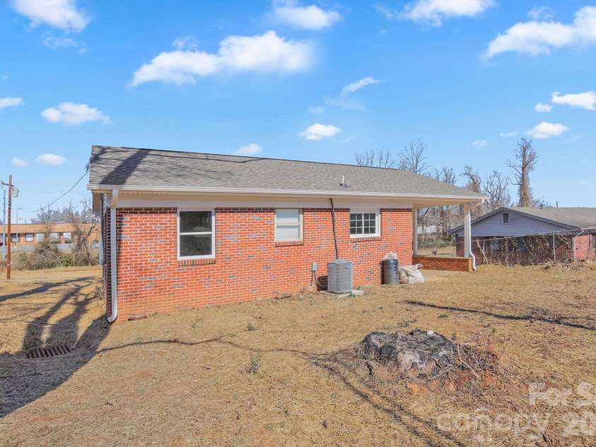 2991 1st Avenue Place, Hickory, NC 28601.  MLS# CAR4357184, YatesRealty ID 3998. 
