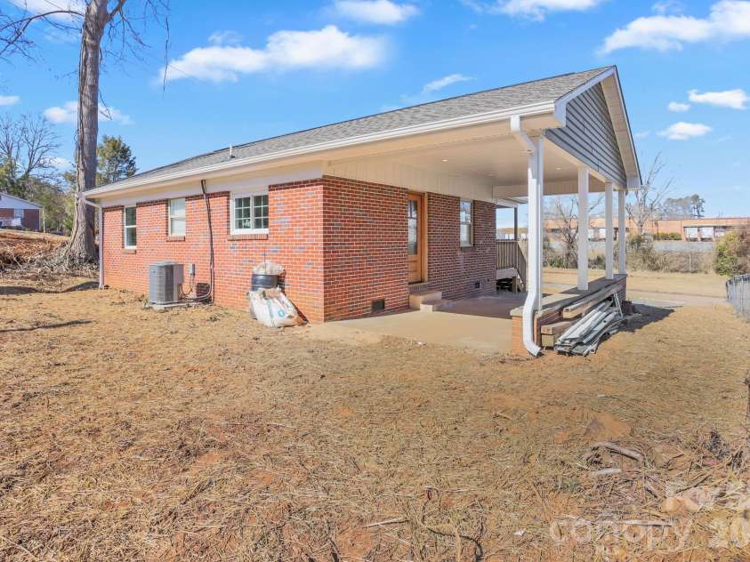 2991 1st Avenue Place, Hickory, NC 28601.  MLS# CAR4357184, YatesRealty ID 3998. 