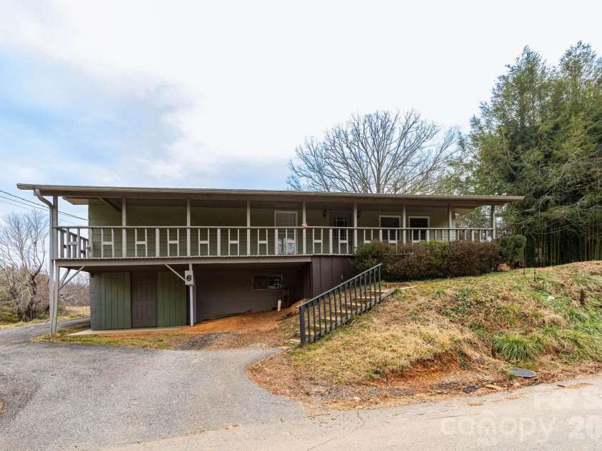 6 Overlook Circle, Asheville, NC 28803.  MLS# CAR4338598, YatesRealty ID 3998. 