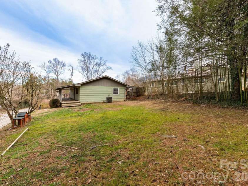 6 Overlook Circle, Asheville, NC 28803.  MLS# CAR4338598, YatesRealty ID 3998. 