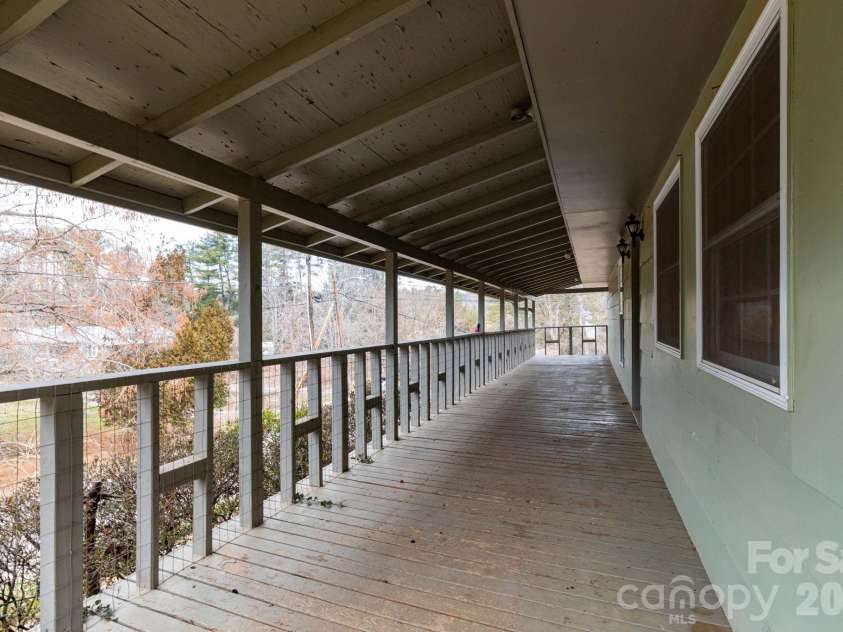 6 Overlook Circle, Asheville, NC 28803.  MLS# CAR4338598, YatesRealty ID 3998. 