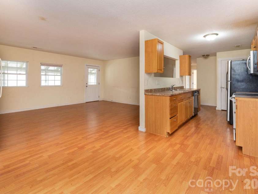 6 Overlook Circle, Asheville, NC 28803.  MLS# CAR4338598, YatesRealty ID 3998. 