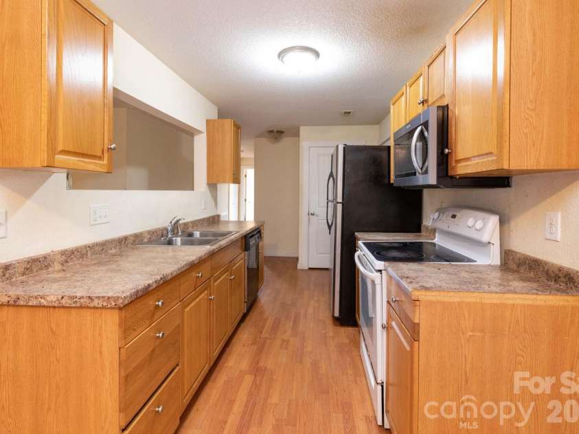 6 Overlook Circle, Asheville, NC 28803.  MLS# CAR4338598, YatesRealty ID 3998. 