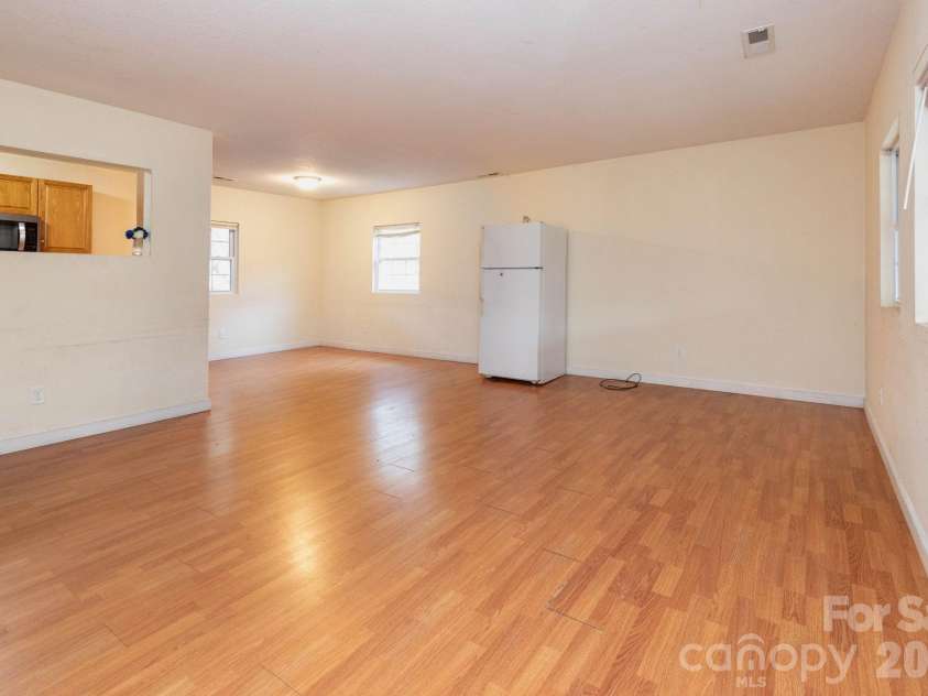 6 Overlook Circle, Asheville, NC 28803.  MLS# CAR4338598, YatesRealty ID 3998. 