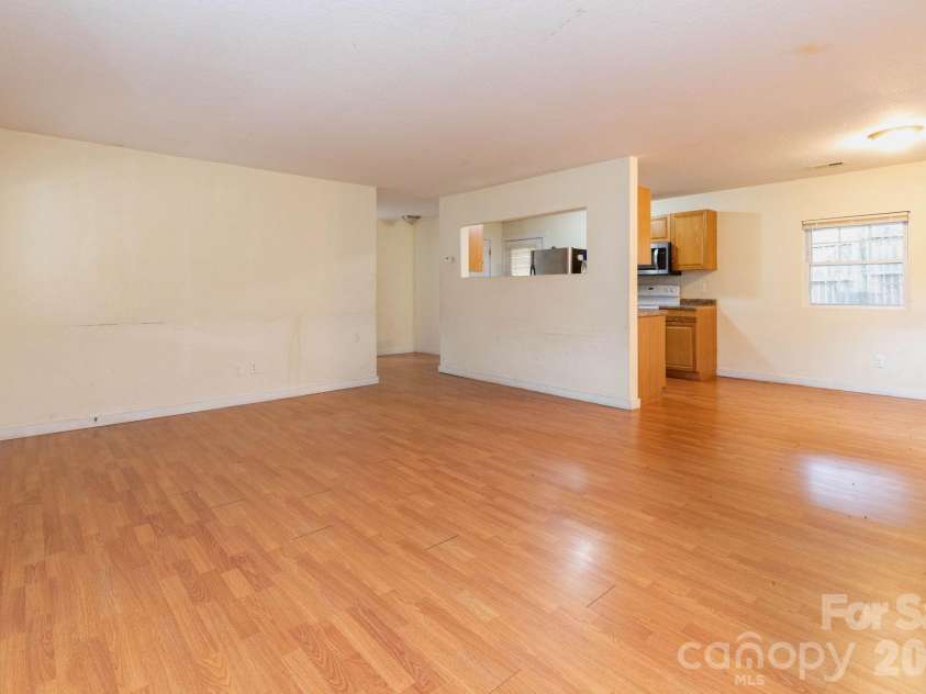 6 Overlook Circle, Asheville, NC 28803.  MLS# CAR4338598, YatesRealty ID 3998. 