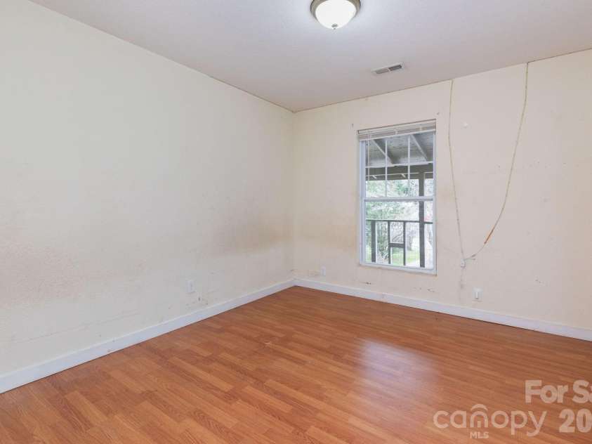 6 Overlook Circle, Asheville, NC 28803.  MLS# CAR4338598, YatesRealty ID 3998. 