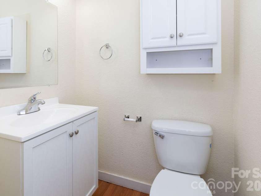 6 Overlook Circle, Asheville, NC 28803.  MLS# CAR4338598, YatesRealty ID 3998. 