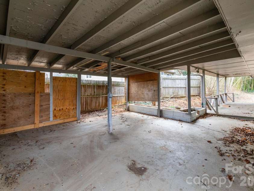 6 Overlook Circle, Asheville, NC 28803.  MLS# CAR4338598, YatesRealty ID 3998. 