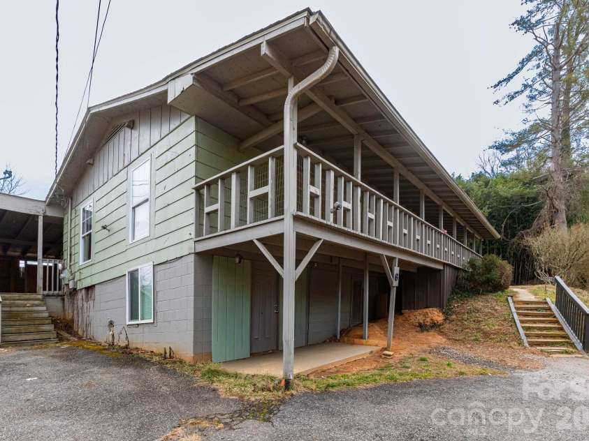 6 Overlook Circle, Asheville, NC 28803.  MLS# CAR4338598, YatesRealty ID 3998. 