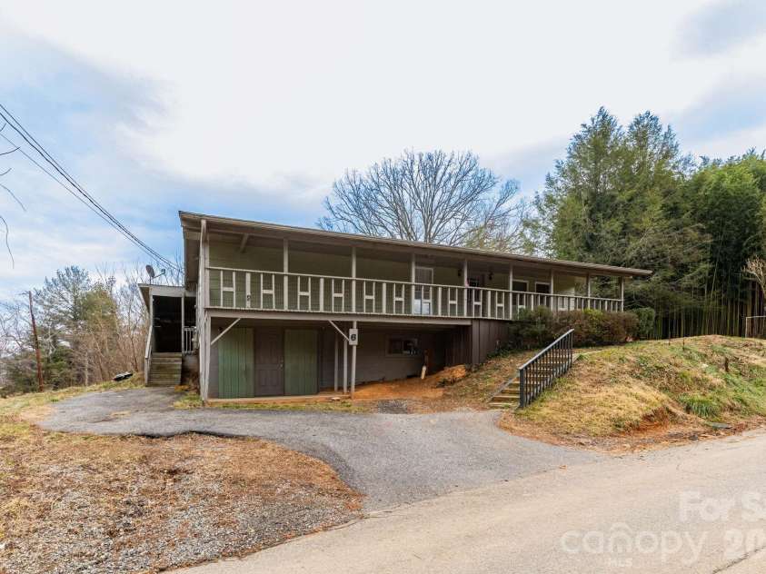 6 Overlook Circle, Asheville, NC 28803.  MLS# CAR4338598, YatesRealty ID 3998. 