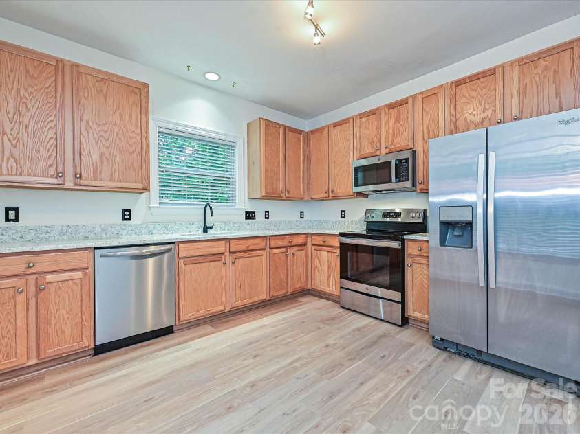 19715 Feriba Place, Cornelius, NC 28031.  MLS# CAR4407221, YatesRealty ID 39981. Kitchen