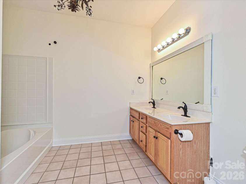 19715 Feriba Place, Cornelius, NC 28031.  MLS# CAR4407221, YatesRealty ID 39981. Primary Bathroom
