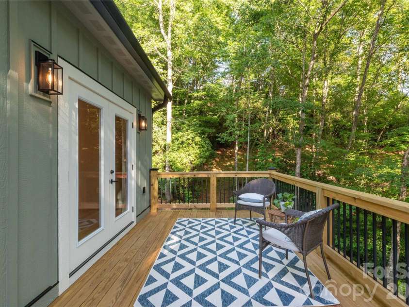 79 Midway Drive, Sylva, NC 28779.  MLS# CAR4407901, YatesRealty ID 39986. 