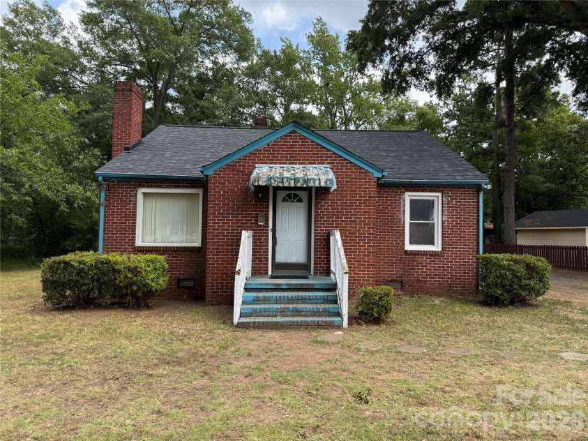 945 Confederate Avenue, Rock Hill, SC 29730.  MLS# CAR4400873, YatesRealty ID 39987. 