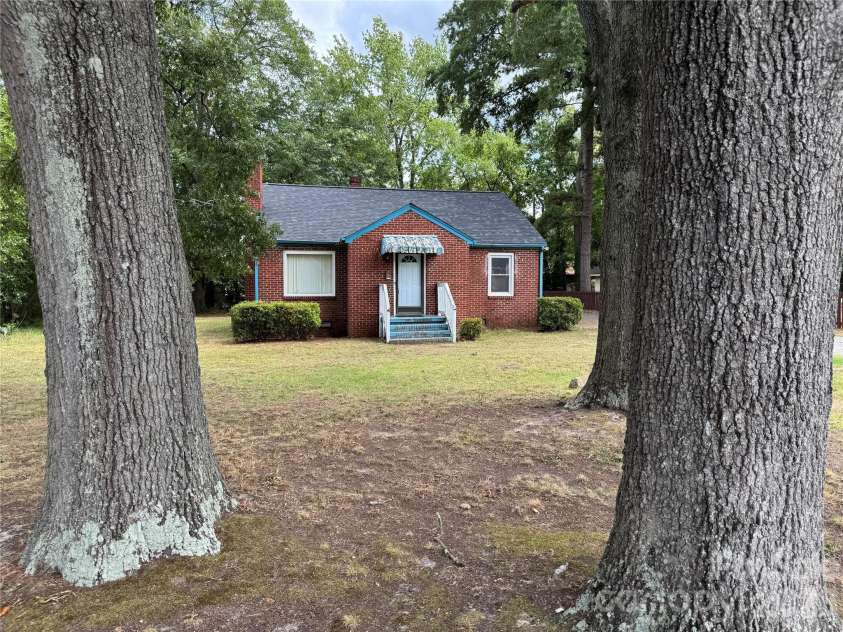 945 Confederate Avenue, Rock Hill, SC 29730.  MLS# CAR4400873, YatesRealty ID 39987. 